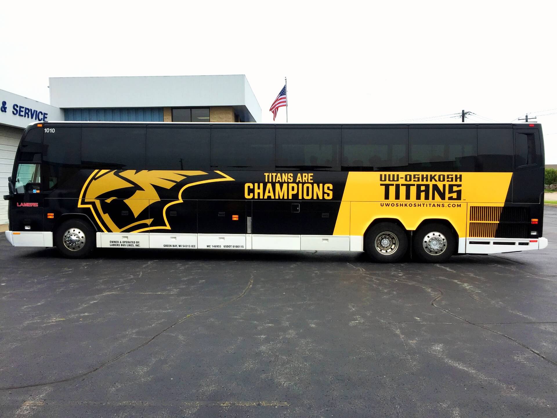 How can bus wraps enhance Universities sports teams and other organization’s marketing efforts with appealing and impactful wrapping that will transform buses in bright moving billboards?